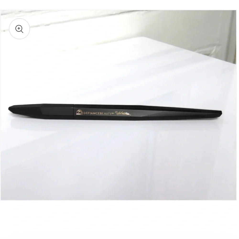 Defiance Beauty infinity liquid eyeliner carbon black new in box vegan